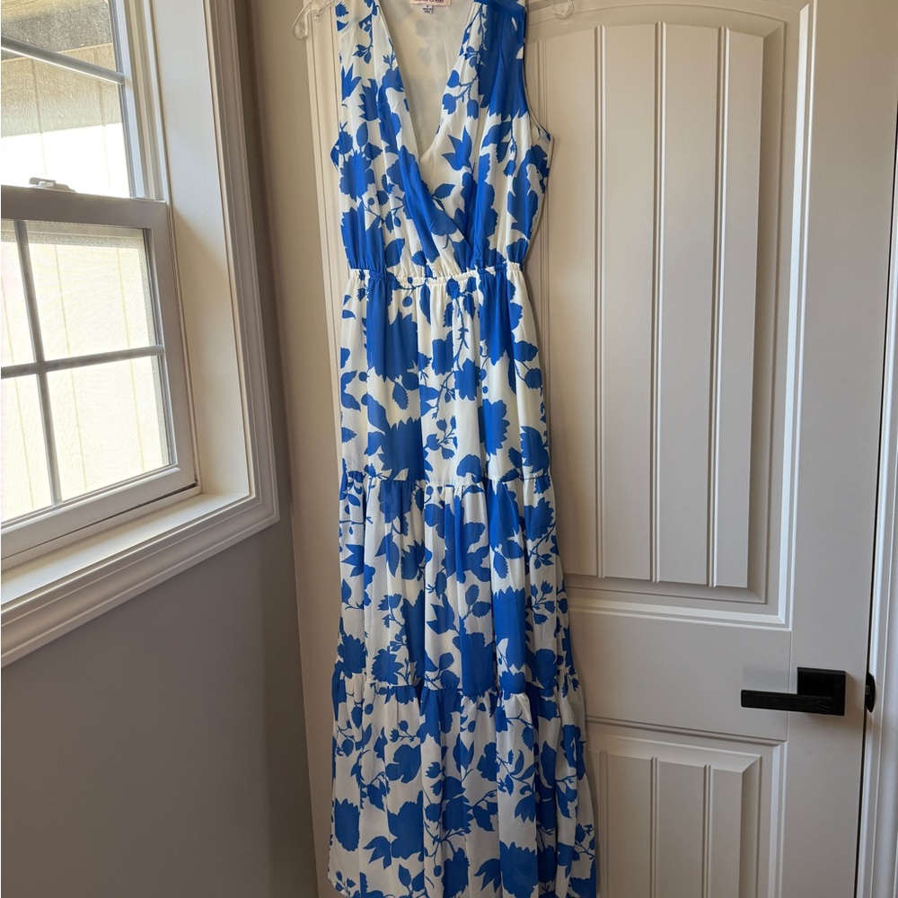 Blue Maxi Dress with V-Neck Sleeveless Design